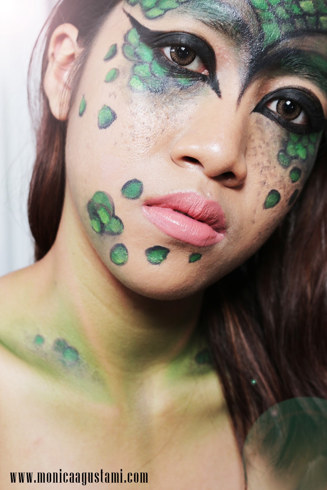 Pigmen Makeup dari Tinta Ular Laut Dalam: Perpaduan Mistisisme Voodoo dan Keindahan Modern